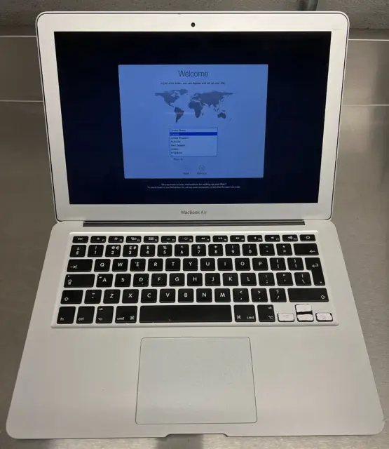 Apple MacBook Air 13" Early 2015 (128GB SSD, Intel Core i5, 1.6 GHz, 4GB RAM)