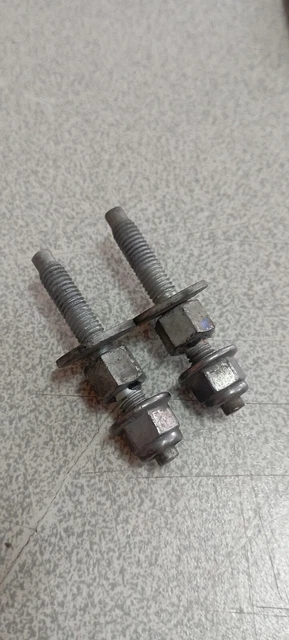 Lot De 2 Vis De Fixation Pour Capot Moteur Peugeot 407 - Pièces D'origine Occasion