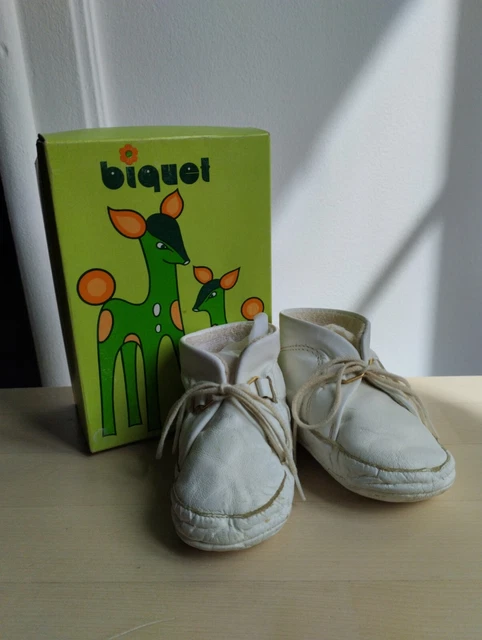 TRÈS JOLIES CHAUSSURES BÉBÉ JUMEAU A L ABEILLE TRÈS JOLIES CHAUSSURES BÉBÉ JUMEAU A L ABEILLE
