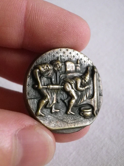 ANCIEN RARE BOUTON CURIOSA MEDICAL CLYSTERE METAL ARGENTE NAPOLEON 3 - 19ème