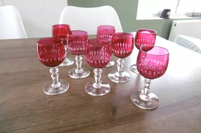 Lot de 8 anciens verres en cristal de couleur rouge Saint Louis Baccarat