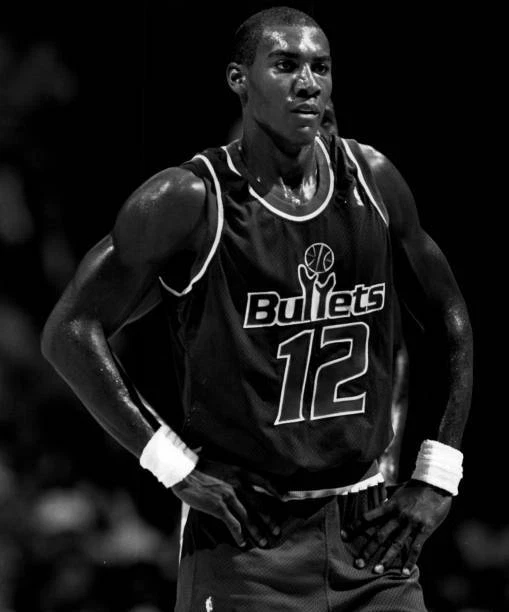 TOM HAMMONDS WASHINGTON Bullets looks on during a game 1989 Old Photo 1