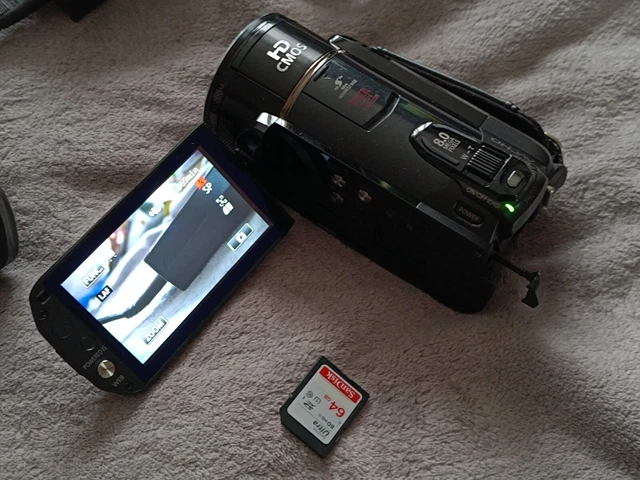 Canon - Legria HF200 + Batterie BP-809 Noir + Carte mémoire Easy SDHC 4 Go Class 4