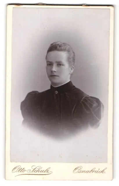 Fotografie Otto Schulz, Osnabrück, Portrait junge Dame mit zurückgebundenem Haa