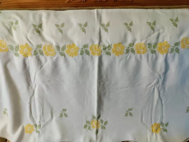 VTG tablecloth hand embroidered cross stitch, Oval With Yellow Flowers 84" X 60"