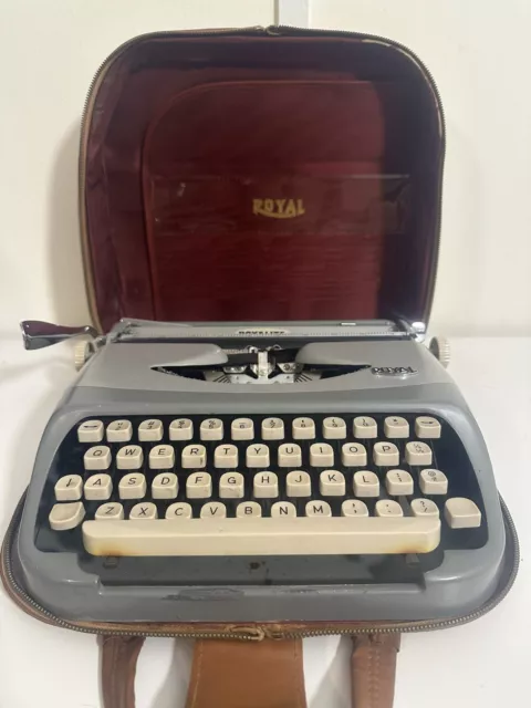 Vintage 1950s Royal Typewriter - Portable Royalite With Carry Case - WORKING