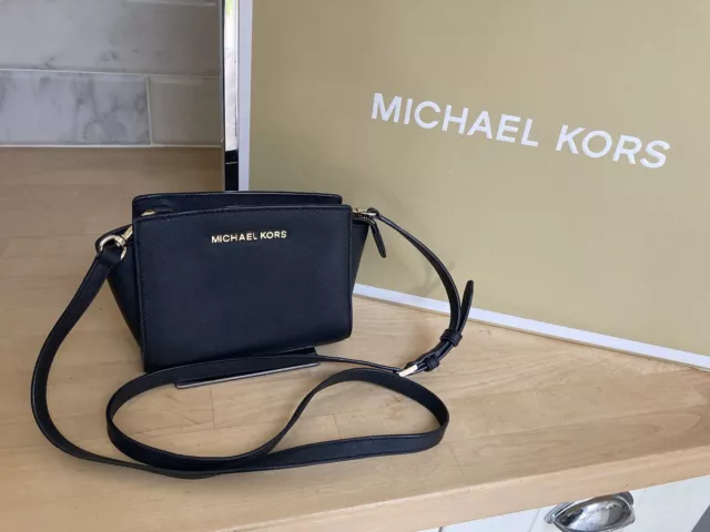 Michael kors black deals selma medium messenger