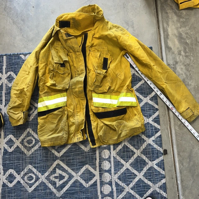 CREW BOSS WESTERN SHELTER ARAMID WILDLAND FIRE JACKET Medium YELLOW REFLECTIVE