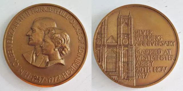 Queen Elizabeth Prince Philip Silver Wedding Anniversary 1972 Bronze Medallion