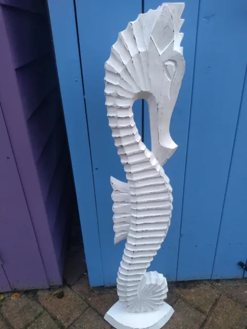 Hohe handgeschnitzte Holz Seepferdchen Tierskulptur weiße Ornamentstatue 80 cm