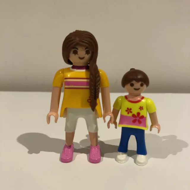 Unused Playmobil Families Figures: Brunette Mum & Daughter