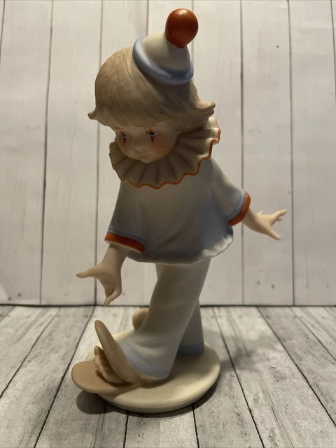 GOEBEL FIGURINE In The Spotlight UNDER BIG TOP Skrobek	LIMITED EDITION - EUC