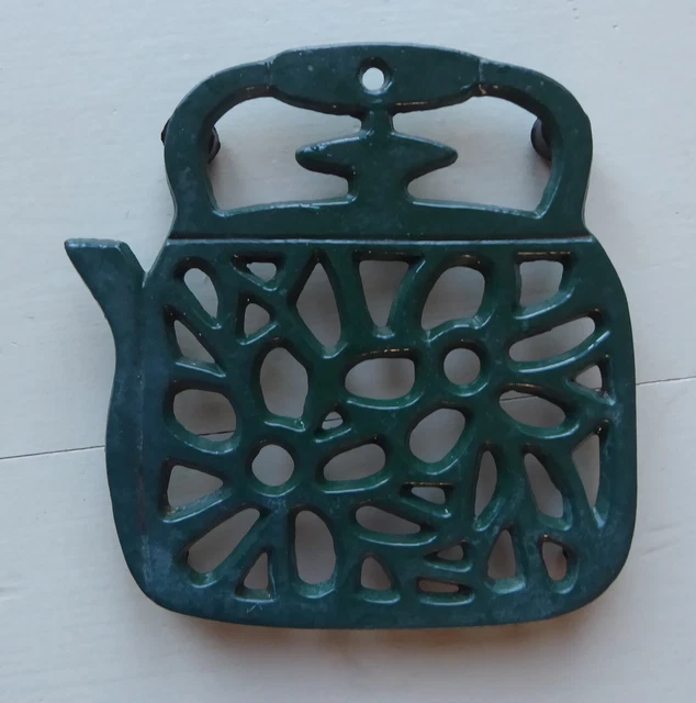 VINTAGE GREEN ENAMELLED cast iron teapotshaped trivet, 14 cm £22.00