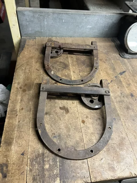 Antique Old Horseshoe U Shaped Cast Iron Barn Door Rollers Hangers Pair Set USA