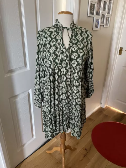 Green and Cream Tiered Dress by QED LDN - Size M (14/16)