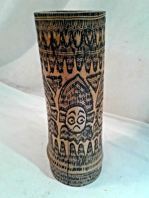 Bambus Röhren Gefäß,Ritualbehälter, Südsee, Indonesien,Ritzmotiv,H 19cm