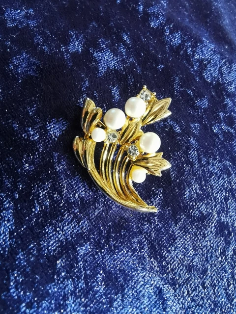 Broche Ancienne Dorée Avec Perles Imitation – Métal Doré