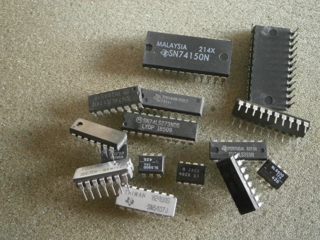 Lot De 2 Circuits Intégrés TTL 7492 - Compteur Décade DIP 14 Broches - Neufs D'origine