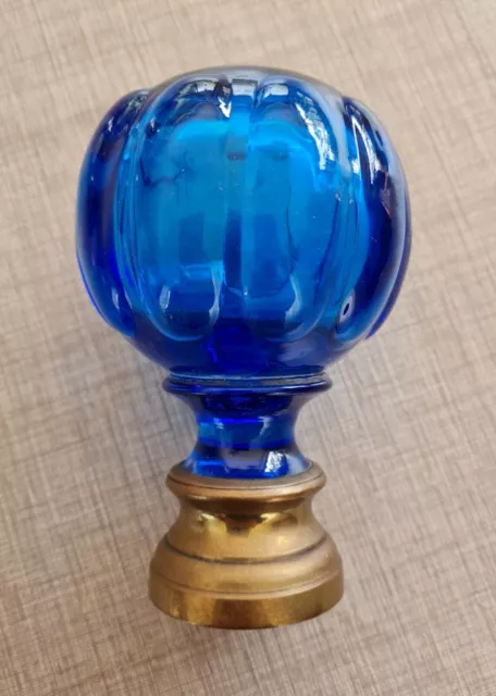 ANCIENNE BOULE D'ESCALIER EN VERRE OU  CRISTAL BLEU A GODRON XIXème. Stail Ball.