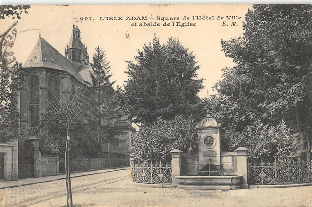 Cpa 95 L'isle Adam Square De L'hotel De Ville Abside Eglise