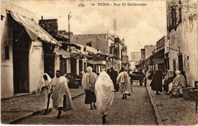 CPA AK TUNISIA TUNIS Rue El Halfaouine (973923)
