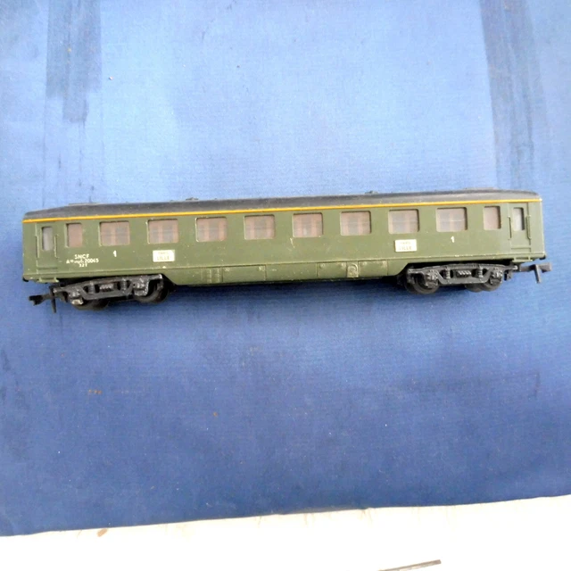 Voiture Voyageur HORNBY HO - Référence 737 - Voiture 1ère Classe Inox Ouest - Échelle HO - Occasion Couleur Argenté