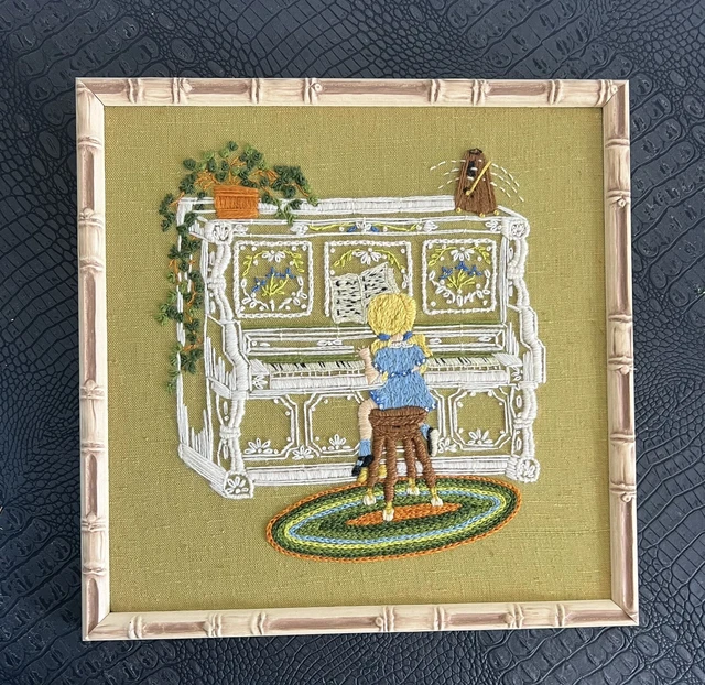 Needlepoint Crewel 1975 música de piano con marco profesional acabado grande 15x15