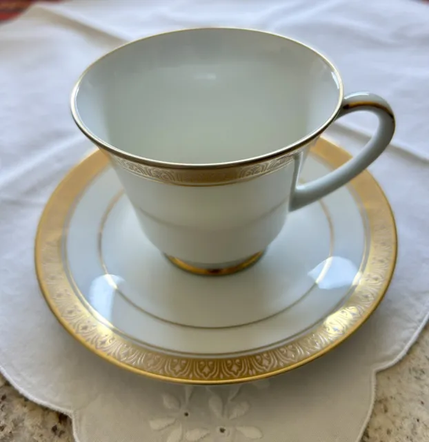 Beautiful 24K Gold Trim 12-Piece Noritake Japan Tiara 2108 Tea Cup & Saucer Set