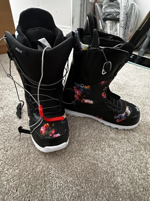 Ladies burton snowboard boots 8