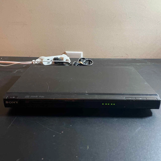 SONY DVD/CD PLAYER Black DVPSR200P Working/ Tested ( NO REMOTE ) 17.