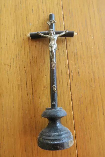 Crucifix  en bois noirci et métal argenté Epoque Napoléon III