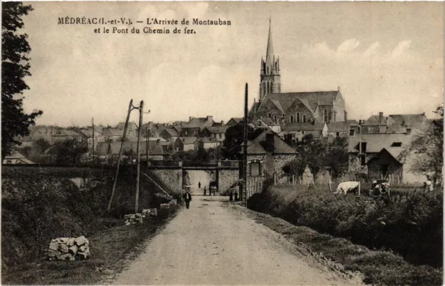 CPA Médréac (I.-et-V.) L'Arrivée de MONTAUBAN et le Pont du Chemin... (297975)