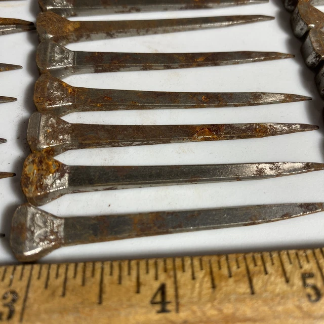 Lot Of 25 Vintage  2 1/2 inch Crown Logo Cut Nails 2-BW58 2