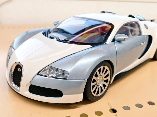 Autoart 1/18 Bugatti Veyron with serial number Model Car with Box & Certificate