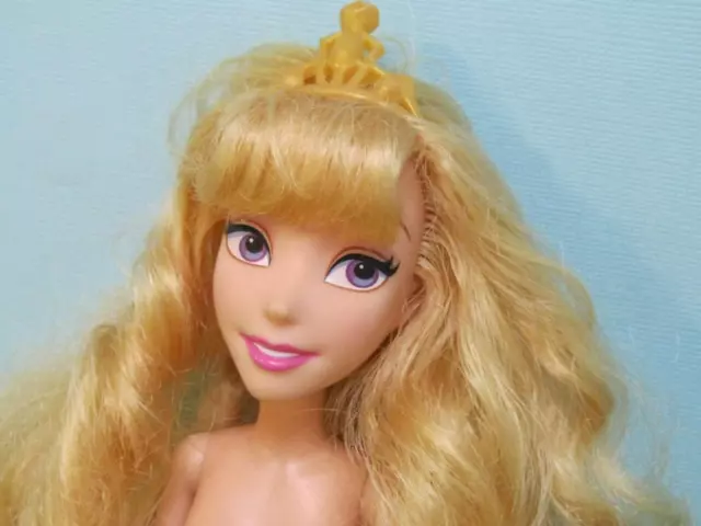 Hasbro Disney Princess Royal Shimmer Rapunzel Doll with Blue Hair - wide 7