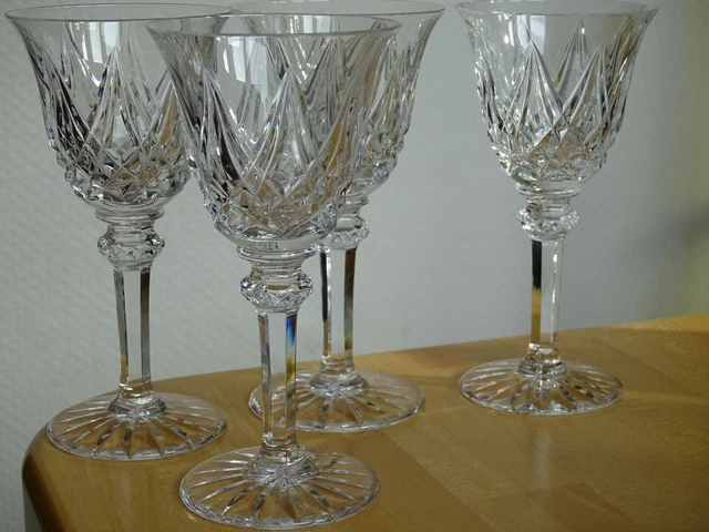 4 VERRES A VIN BLANC CRISTAL DE ST LOUIS  MODELE SAMMY ht 14 cm