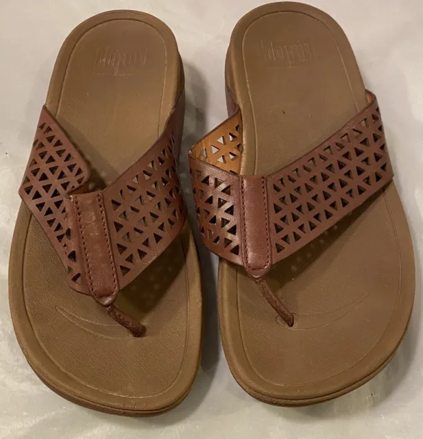 FitFlop Surfa Floral Lattice Womens 8.5 Thong Sandals Laser Cut Brown Leather