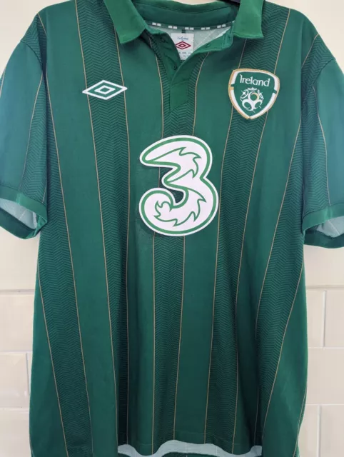 REPUBLIC of IRELAND 'Umbro' Football HOME Shirt 2011-2012 (Size 44)