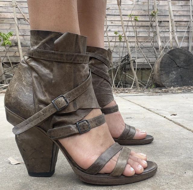 LD Tuttle designer leather gladiator stype distressed heels euro 39 or 8.5