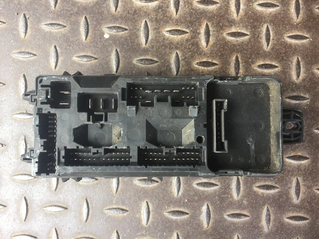 ORIGINAL VOLVO V40 Kombi Relay Verteiler Sicherungskasten Relaiskasten