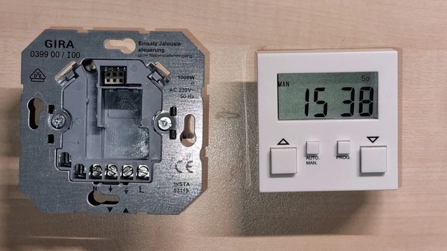 GIRA JALOUSIE STEUERUNG Easy 0841 Aufsatz reinweiß + Einsatz 0399 00 ...