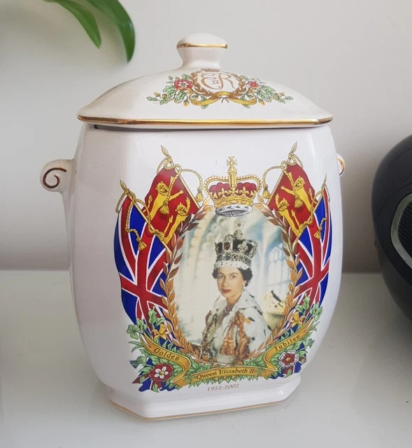 QUEEN ELIZABETH II Golden Jubilee 2002 Tea Caddy by Wade ceramics EUR