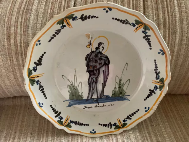 ASSIETTE PATRONYMIQUE  FAIENCE DE NEVERS 18 ème SIECLE