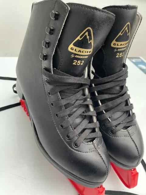 Ice skating store boots size 6