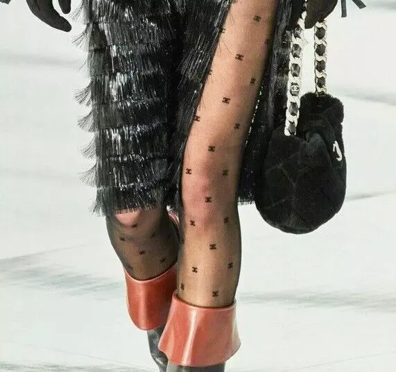 Chanel 19A 2019 Paris New-York Black Gold Hosiery Stockings Tights Sz –  HelensChanel