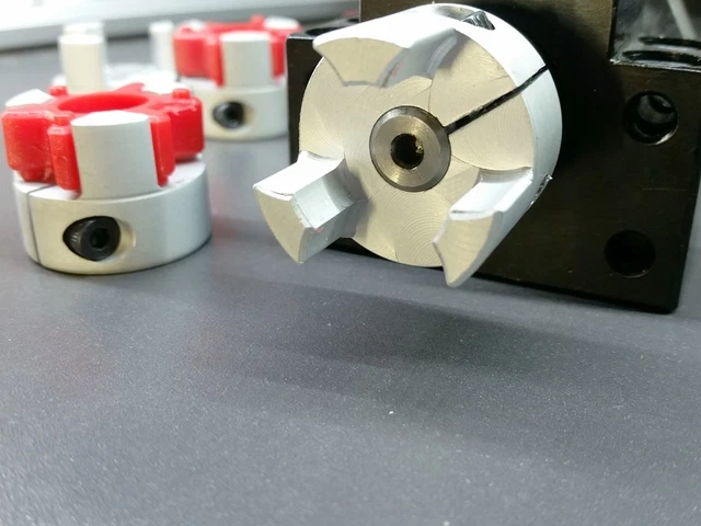 CNC.BZ Flex Jaw Shaft Coupler – 1/4" To 3/8" (6.35mm To 9.53mm) For Stepper Motors