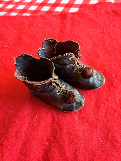 chaussure cuir signé LP circa 1880 en l'état