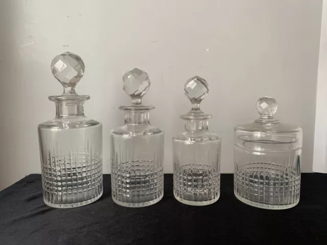 ensemble de toilette, flacons en cristal de Baccarat modèle Nancy