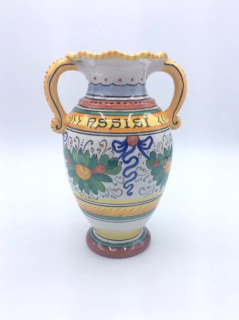 Vase à anses en faïence polychrome à décor floral signé Volpi Deruta XXème