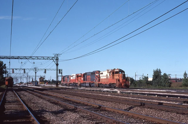 P: Original Slide ICG Illinois Central Gulf GP10 #8285+3 - Chicago IL 1982